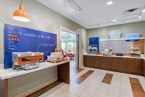 Holiday Inn Express & Suites Salem by IHG