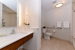Holiday Inn Express & Suites Salem by IHG