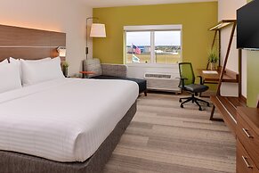 Holiday Inn Express & Suites Salem by IHG
