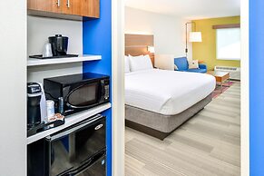 Holiday Inn Express & Suites Salem by IHG