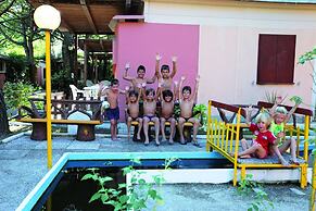 Village Camping Joker