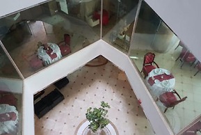 Le Cristal Hotel