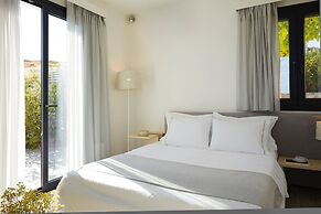 Eleia Seafront Rooms & Villas