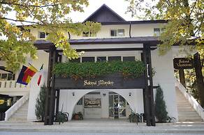 Complex Turistic Cornul Vanatorului