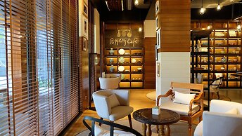 Hotel Indigo Bali Seminyak Beach by IHG