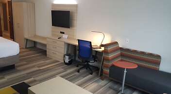 Holiday Inn Express & Suites Toledo West by IHG