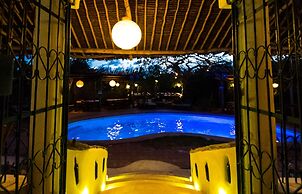 Distant Relatives Ecolodge & Backpackers