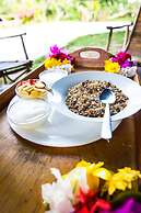 Distant Relatives Ecolodge & Backpackers