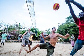 Distant Relatives Ecolodge & Backpackers