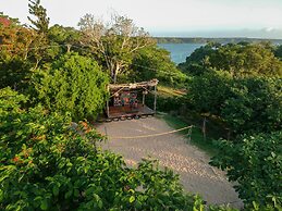 Distant Relatives Ecolodge & Backpackers