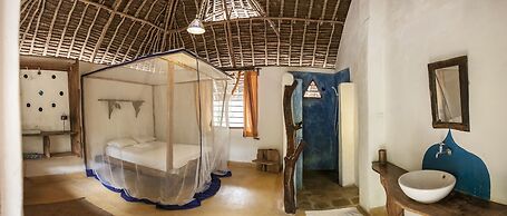 Distant Relatives Ecolodge & Backpackers