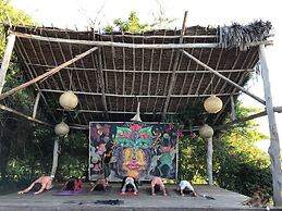 Distant Relatives Ecolodge & Backpackers