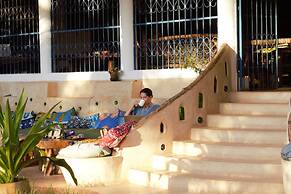 Distant Relatives Ecolodge & Backpackers