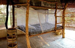 Distant Relatives Ecolodge & Backpackers