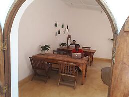 Distant Relatives Ecolodge & Backpackers