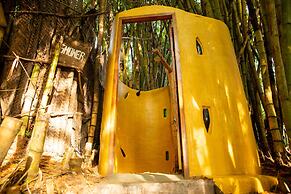 Distant Relatives Ecolodge & Backpackers