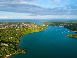 Distant Relatives Ecolodge & Backpackers