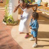 Distant Relatives Ecolodge & Backpackers