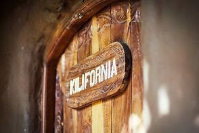 Distant Relatives Ecolodge & Backpackers