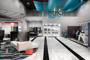 Holiday Inn Express & Suites Charlotte Airport by IHG