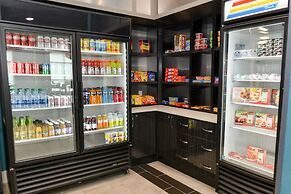 Holiday Inn Express & Suites Charlotte Airport by IHG