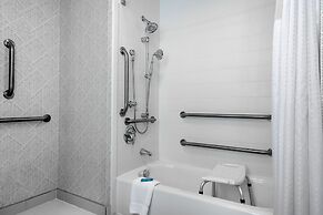 Holiday Inn Express & Suites Charlotte Airport by IHG