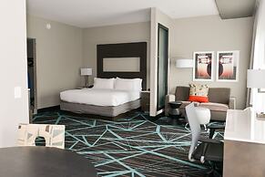 Holiday Inn Express & Suites Charlotte Airport by IHG