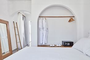 Mykonos Waves Beach House & Suites