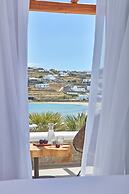 Mykonos Waves Beach House & Suites