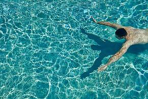 Mykonos Waves Beach House & Suites