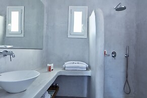 Mykonos Waves Beach House & Suites