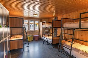 Eiger Lodge - Hostel