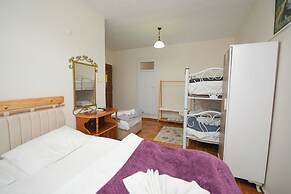 Anz Guesthouse Pansiyon