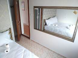 Anz Guesthouse Pansiyon