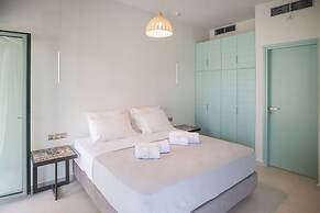 Callisto Seaside Homes & Suites