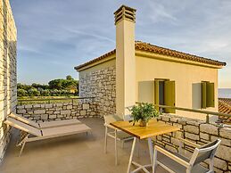 Callisto Seaside Homes & Suites