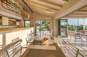 Callisto Seaside Homes & Suites