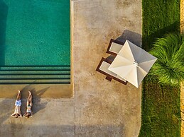 Callisto Seaside Homes & Suites