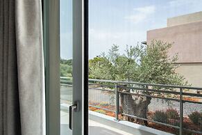 Callisto Seaside Homes & Suites