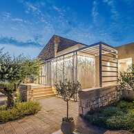 Callisto Seaside Homes & Suites