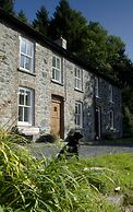 Bronfelin & Troed-y-rhiw Holiday Cottages