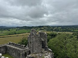 Bronfelin & Troed-y-rhiw Holiday Cottages