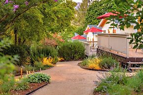 Aurora Park Cottages