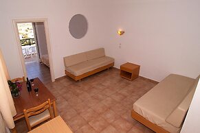 Lambis Studios & Apartments