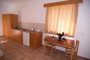 Lambis Studios & Apartments