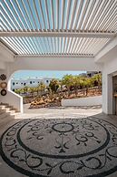 Lambis Studios & Apartments