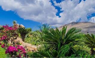 Lambis Studios & Apartments