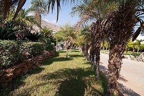 Lambis Studios & Apartments