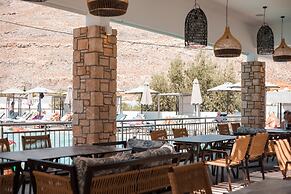 Lambis Studios & Apartments