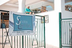 Lambis Studios & Apartments